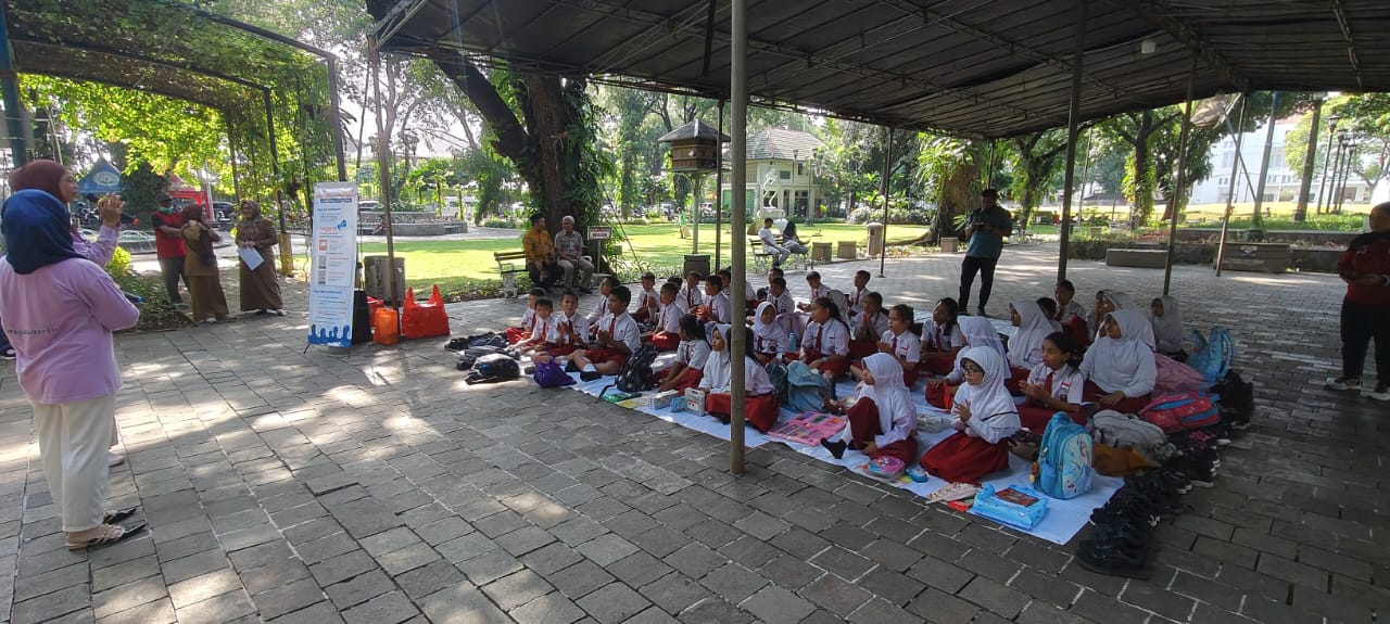 Roadshow Workshop Membaca Dan Literasi Perpustakaan Bersama SDN Gondangdia 03 Di Taman Suropati Menteng